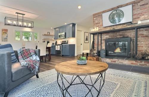 Killington House | Alpine Chalet Grill, Fire pit, Pool, Gym, CornHole