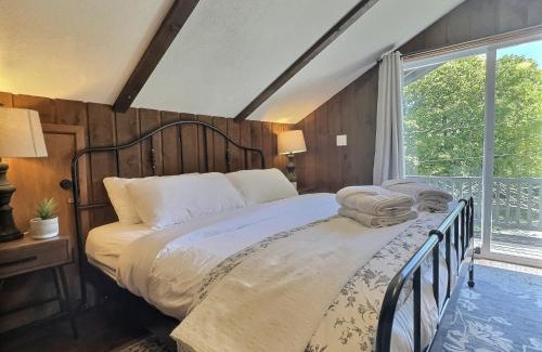 Killington House | Alpine Chalet Grill, Fire pit, Pool, Gym, CornHole