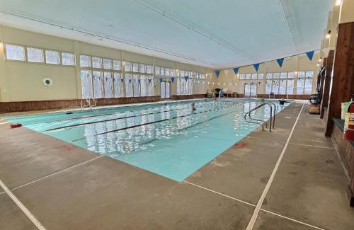 Killington House | Alpine Chalet Grill, Fire pit, Pool, Gym, CornHole
