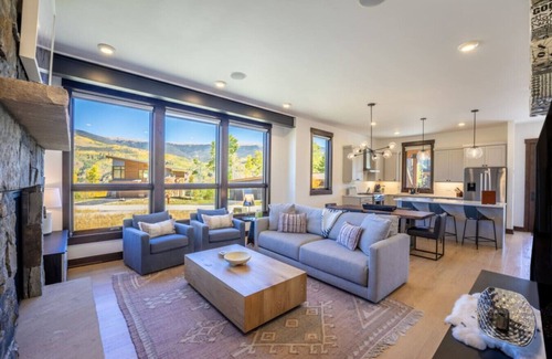 Silverthorne House | Alpine Drift Luxury Rental, Pet Friendly, Private Firepit