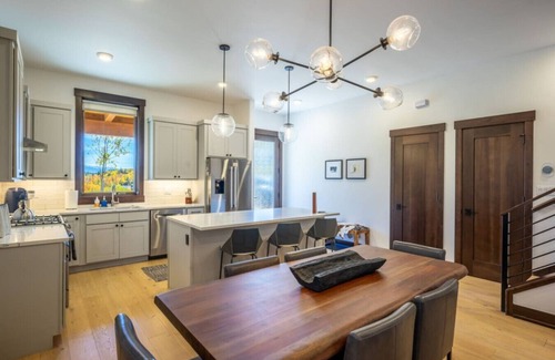 Silverthorne House | Alpine Drift Luxury Rental, Pet Friendly, Private Firepit