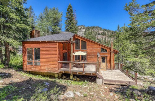 Alpine Meadows House | Alpine Escape by Tahoe Getaways - Shuttle to Ski Slopes & Fireplace
