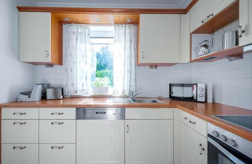 Garmisch-Partenkirchen Apartment | Alpine Garden Suite