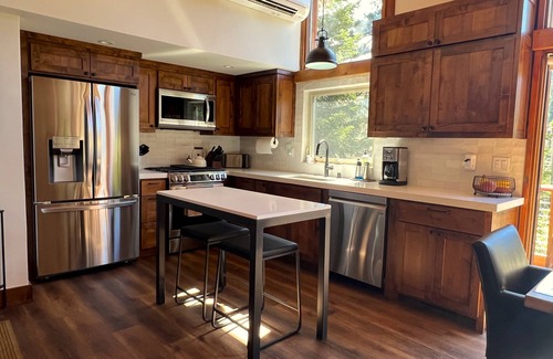 Alpine Meadows House | Alpine House - Hot Tub, Amazing Views, Dog-Friendly & Easy Ski Access
