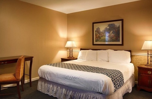 Rockford Hotel | Alpine Inn Rockford