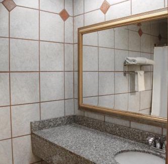 Rockford Hotel | Alpine Inn & Suites Rockford