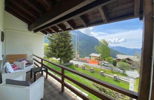 Antagnod Apartment | Alpine Majestic Escape - Balcone sulle Piste di Sci CIR 0102