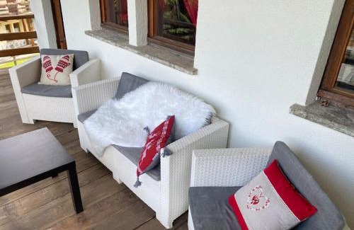 Antagnod Apartment | Alpine Majestic Escape - Balcone sulle Piste di Sci CIR 0102