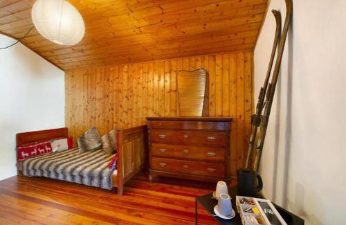 Antagnod Apartment | Alpine Majestic Escape - Balcone sulle Piste di Sci CIR 0102