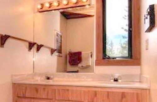 Alpine Meadows Cabin | Alpine Meadows Retreat w/Hot Tub -North Lake Tahoe