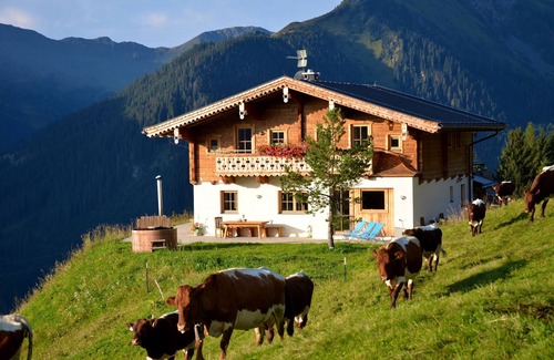 Saalbach-Hinterglemm Ski Chalet | Alpine Premium Chalet Wallegg-Lodge