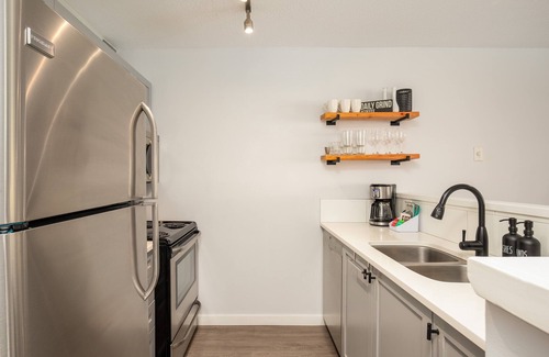 Village North Condo | ❄︎Alpine Suite❄︎ | 2 BR with Hot Tub, Free Parking & Perfect Location | Marketplace Lodge