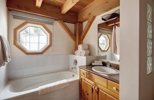 Big White Ski Resort Ski Chalet | Alpine Timber Luxury Chalet w/Hot Tub