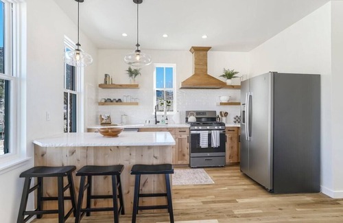 Buena Vista House | Alpine Vista! Walk to Downtown South Main in BV!
