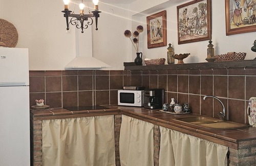 Pitres Apartment | Alpujarra- Rural apartment with mountain views, ideal for groups.