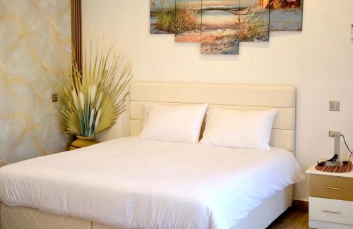Al Hamra Hotel | Alshuruq Stay