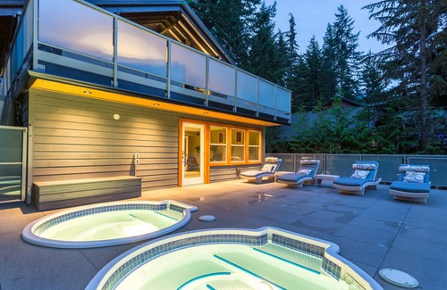 Alta Vista Ski Chalet | Alta Lake Chalet: Private Spa, Vaulted Ceiling, BBQs, Cinema, Lawn, Decks & More