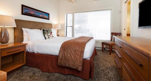 Salt Lake Mountain Resorts Cabin | Alta's Rustler Lodge