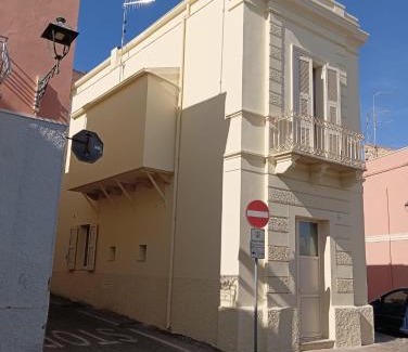 Carloforte House | AltaMarea - Luce, spazi ampi e comfort al centro del paese