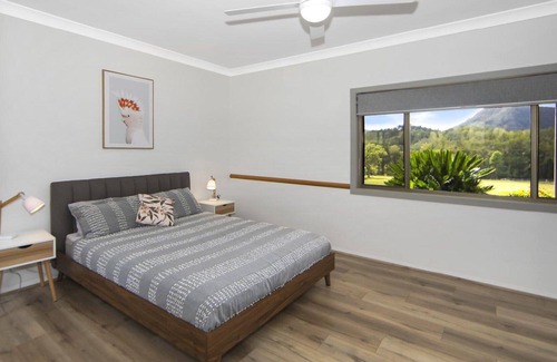 Bundook House | Altamira Apple Gum, TOP NOTCH