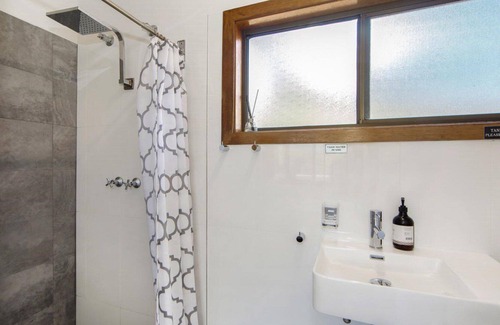 Bundook House | Altamira Palomino, TOP NOTCH