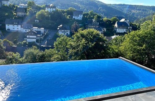 Schwalefeld Apartment | Alte Försterei - Komfort-Fewo HOCHSITZ mit Pool & Sauna