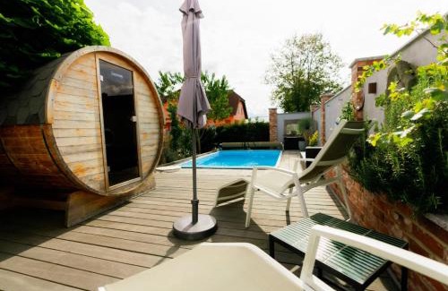 Geierswalde House | Alte Schmiede mit Sauna, Pool und Whirpool im Außenbereich schönstes Ferienhaus der Lausitz