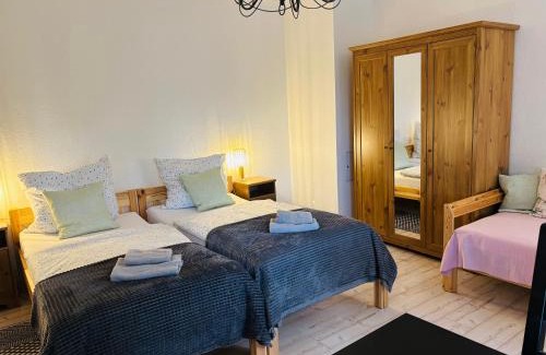 Gablenz Apartment | Alter Gutshof Kromlau Direkt am Schloss und Rhododendronpark, Terasse und Parkplatz