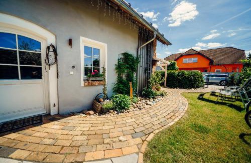 Geierswalde Apartment | Altes Gewölbe mit Sauna und Whirlpool im Außenbereich