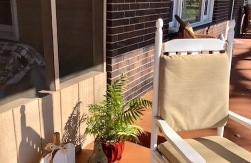 Climax Cottage | Although a country setting, the cottage has all modern conveniences & comforts
