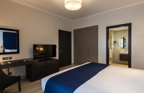 Doha Apartment | Althuraya Tower 3005