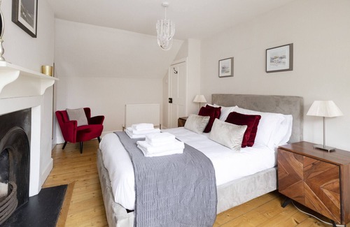 Dunbar Apartment | ALTIDO 2-bed Haywood Cottage w/garden
