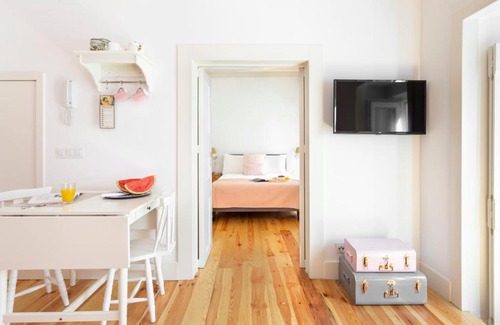 Mouraria Apartment | ALTIDO Chic 1BR Apt with balcony close by Graça Viewpoint and tram stops