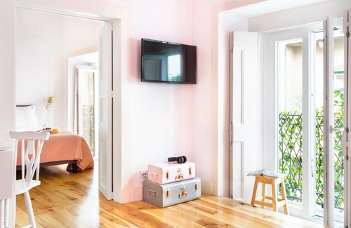 Mouraria Apartment | ALTIDO Chic 1BR Apt with balcony close by Graça Viewpoint and tram stops