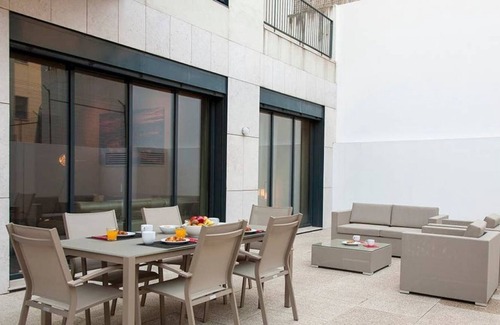 Sao Sebastiao da Pedreira Apartment | ALTIDO Luxurious & Spacious 1-bed Apt w/huge terrace by Parque subway