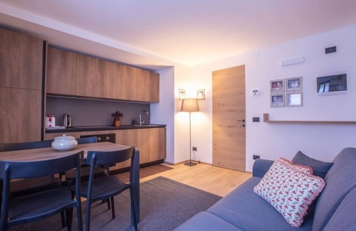 Courmayeur House | ALTIDO Warm Flat for 4, w/parking in Courmayeur