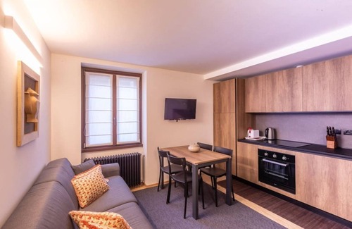 Courmayeur House | ALTIDO Warm Flat for 4, w/parking in Courmayeur