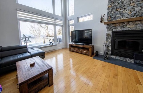 Saint Donat Cottage | Altitude Jasper- SPA- Vélo- VTT- Motoneige- Randonnée- Télétravail à St-Donat