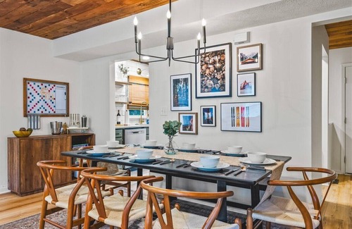 McGaheysville House | Altitude BnB- Views, 6 Custom Bunks, 2 Fire Pits, Hot Tub, 2 Arcades!