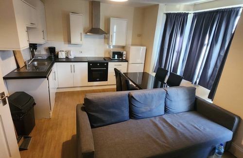 Selhurst Apartment | Alto Serlux London - Croydon: 2-Bed: Sleeps 5–6, Netflix, Family-Friendly