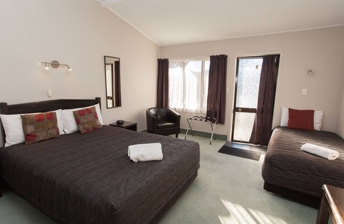 Whakatane Hotel | Alton Lodge Motel