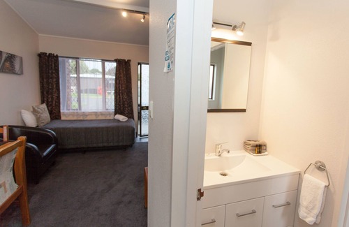 Whakatane Hotel | Alton Lodge Motel