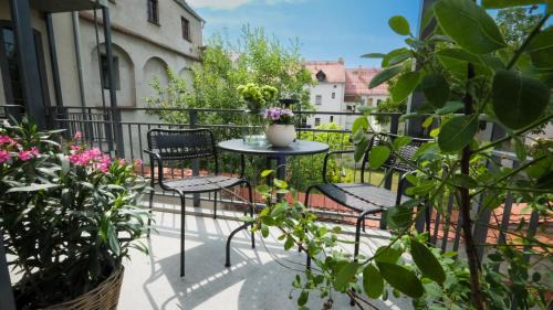 Torgau Apartment | Altstadt Apartment in Torgau mit Balkon und Kunstgarten