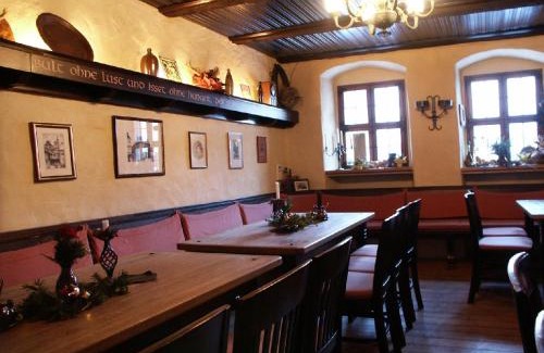 Zittau Apartment | Altstadt Apartment Zittau - stilvolle familienfreundliche Ferienwohnung 78qm am Zittauer Museum und Zittauer Gebirge im Herzen der Oberlausitz mit eigenem Parkplatz ideal zum Wandern im Dreiländereck