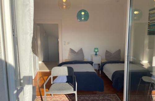 Ochsenfurt House | Altstadt Nähe 7 Min Fußweg über Alte Maibrücke zu Pension mit Balkon & Garten, ideal for long stay, relocation