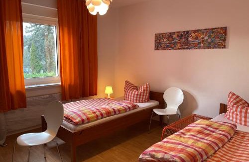 Ochsenfurt House | Altstadt Nähe 7 Min Fußweg über Alte Maibrücke zu Pension mit Balkon & Garten, ideal for long stay, relocation