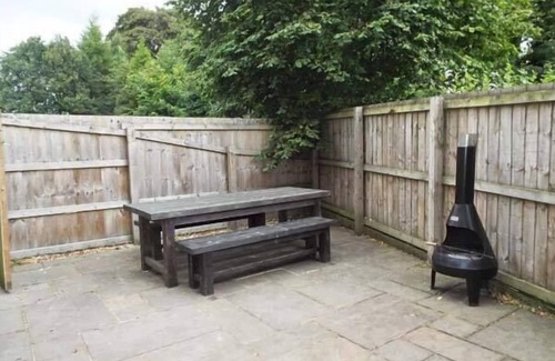 Farley Cottage | ALVETON, family friendly, with open fire in Farley Near Alton Towers