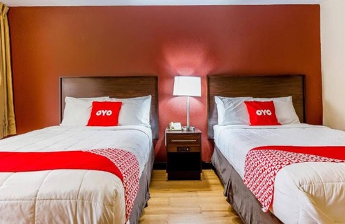 Moline House | Always a Great Idea To Unwind! Near Butterworth Center, Pets are Allowed