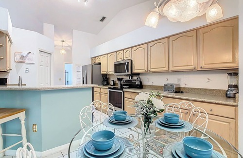 Doral Woods House | ALWAYS FREE POOL HEAT - 2 KINGS, Games room! 5 smart TV’s - S/Steel appliances