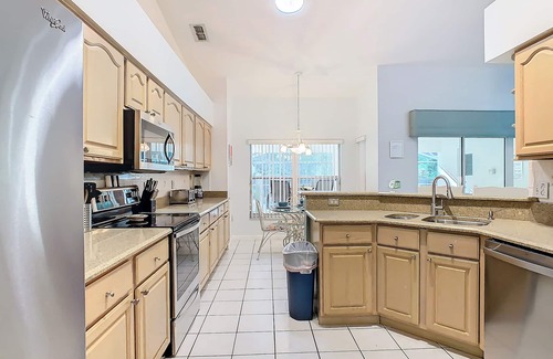 Doral Woods House | ALWAYS FREE POOL HEAT - 2 KINGS, Games room! 5 smart TV’s - S/Steel appliances